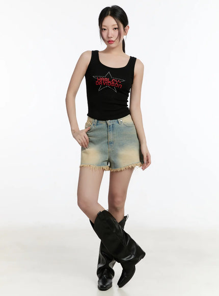 studded-graphic-crop-top-cm511