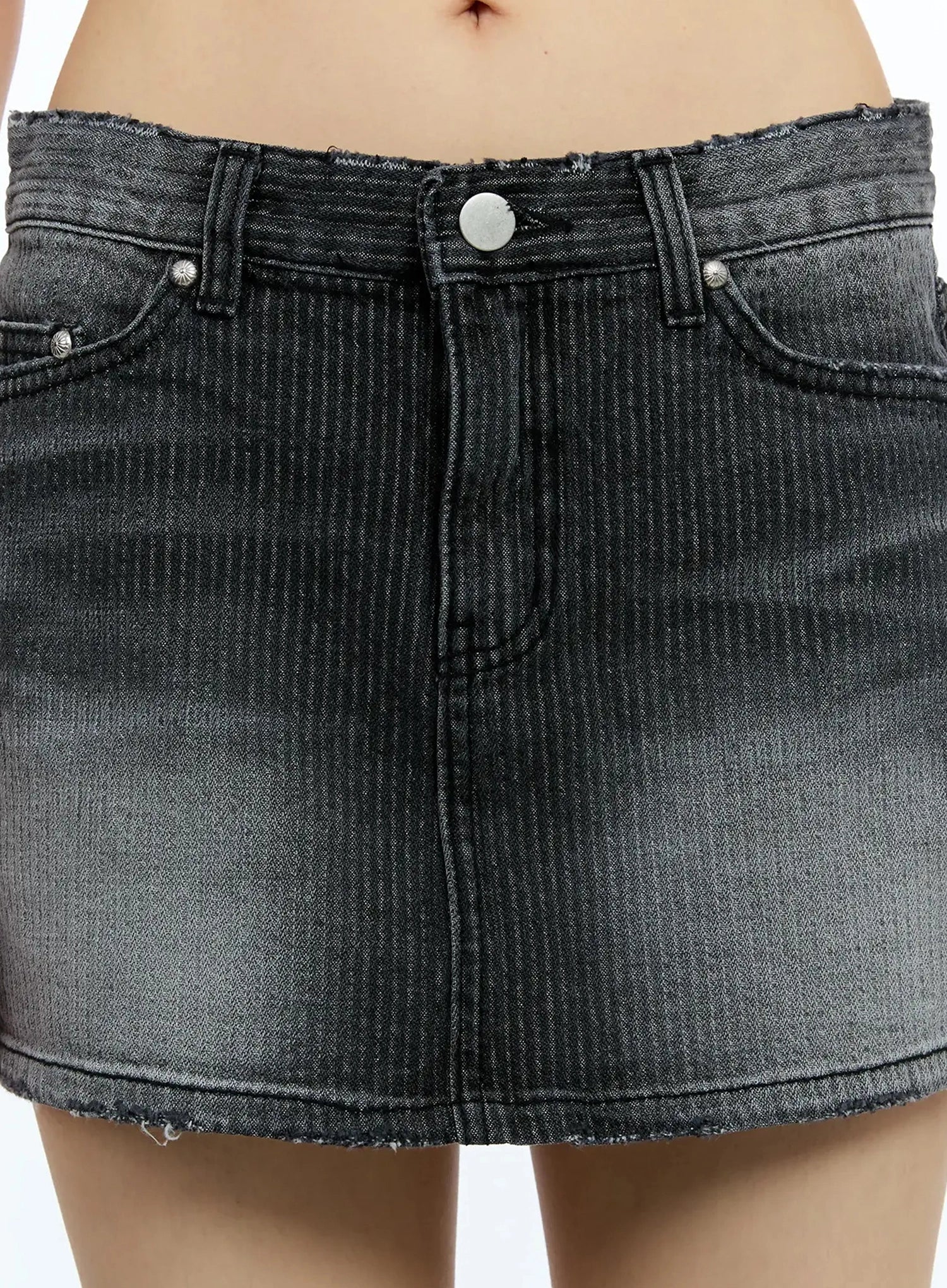 washed-low-rise-denim-mini-skirt-iu525