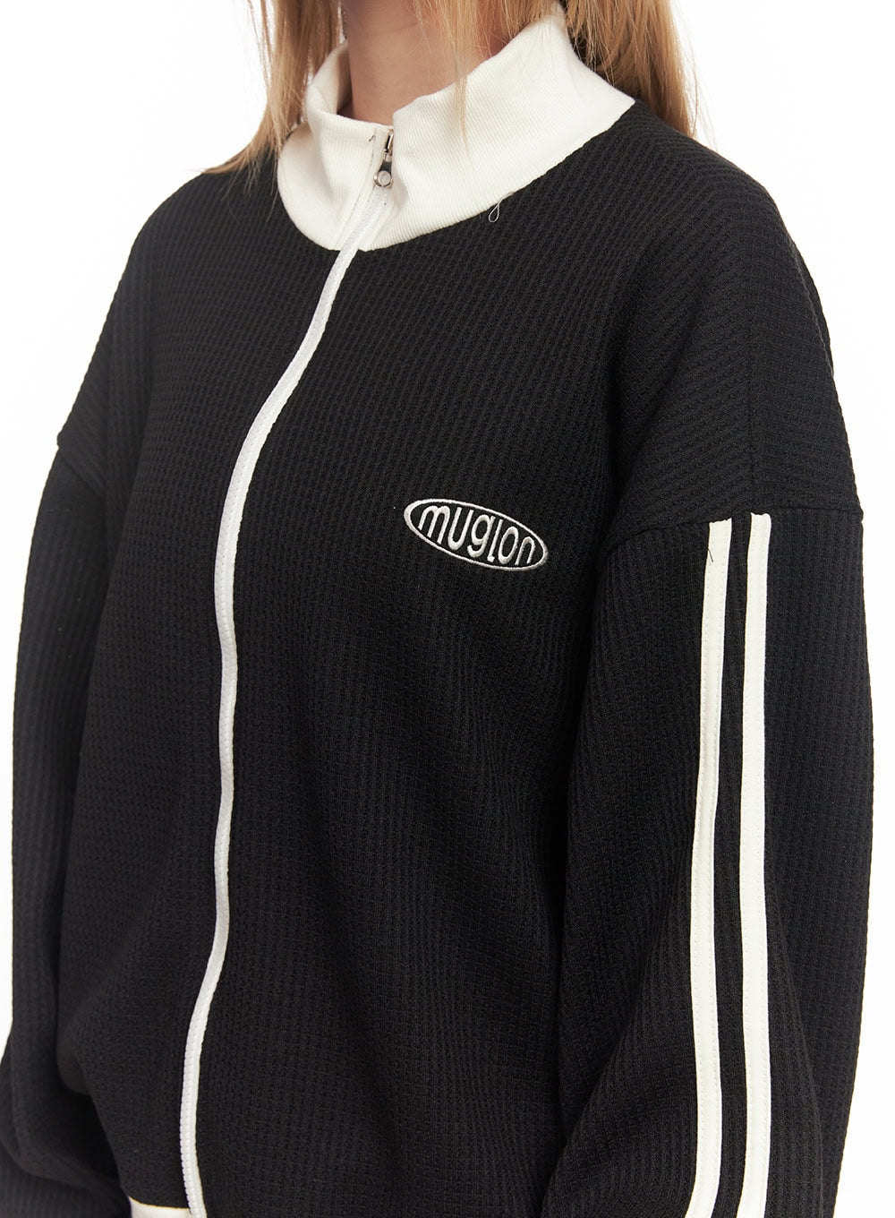 embroidered-knit-zip-up-track-jacket-cm506