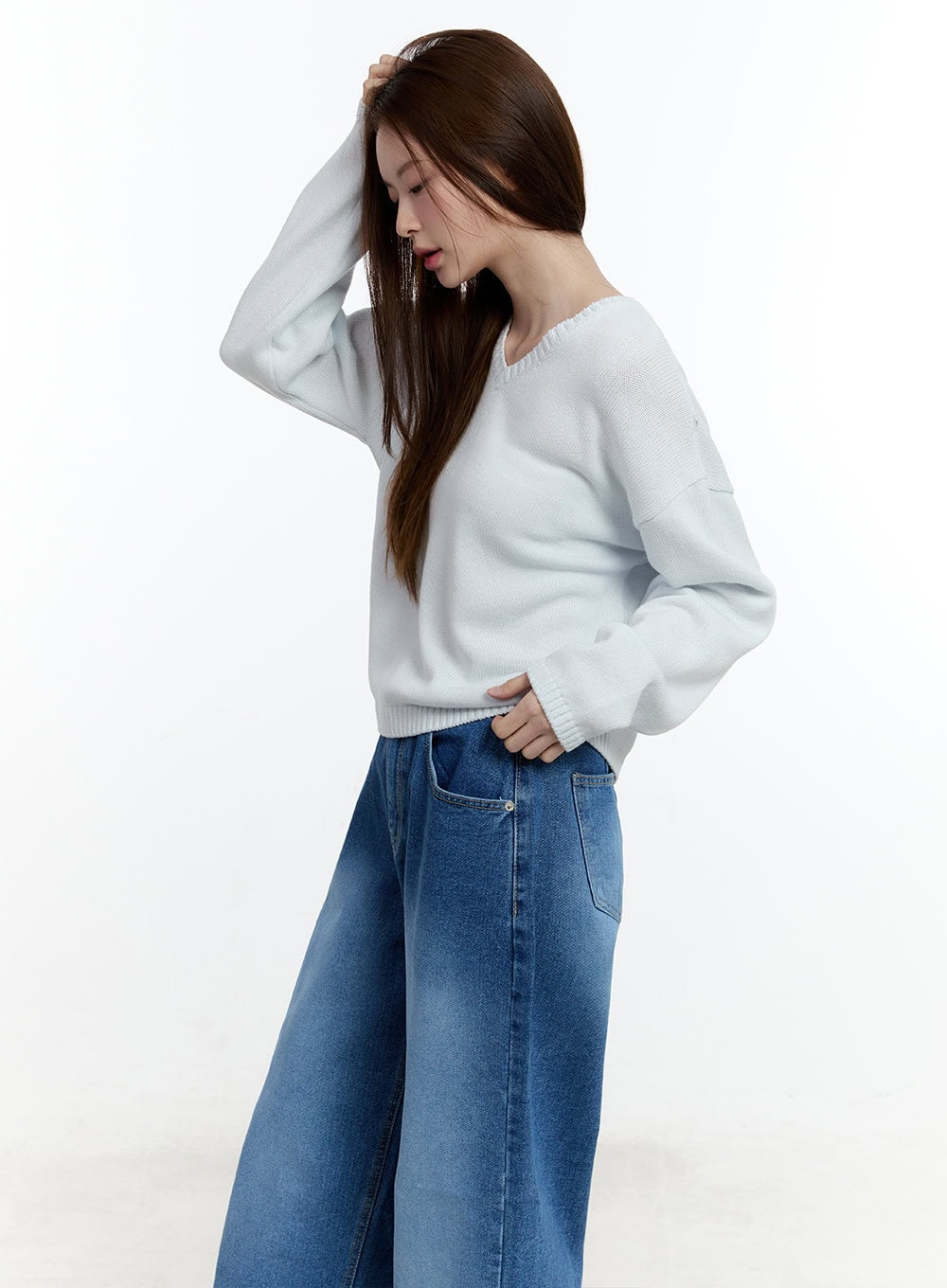 cozy-relaxed-fit-v-neck-sweater-cm521