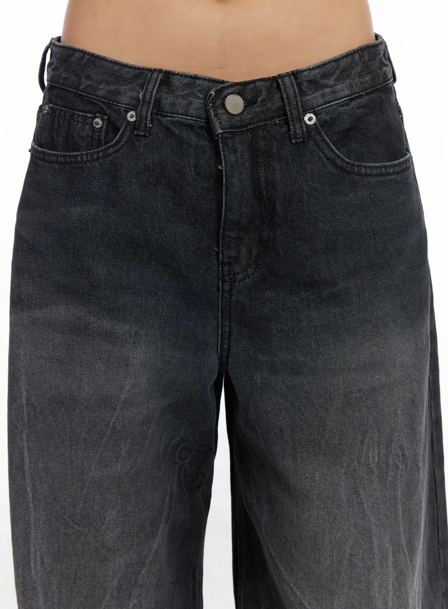 Zoraya Washed Low-Rise Baggy Jeans CM520