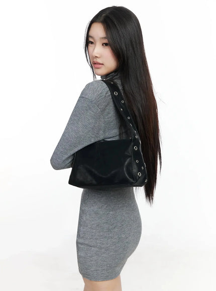 eyelet-strap-square-shoulder-bag-im506