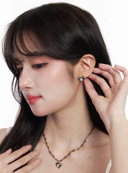 white-heart-necklace-cj523