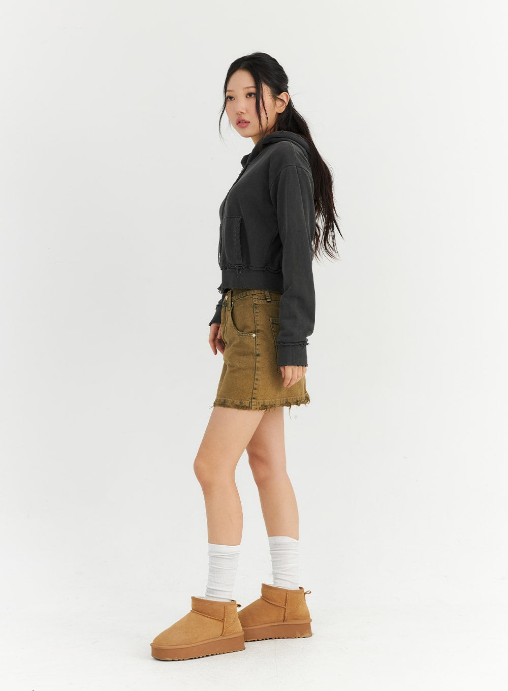 washed-destroyed-denim-mini-skirt-cn303