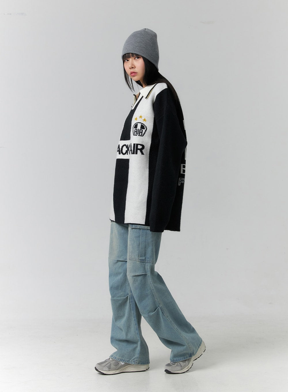 block-core-v-neck-collar-graphic-knit-sweater-unisex-cd307