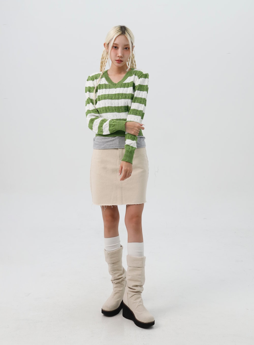 striped-v-neck-sweater-is307
