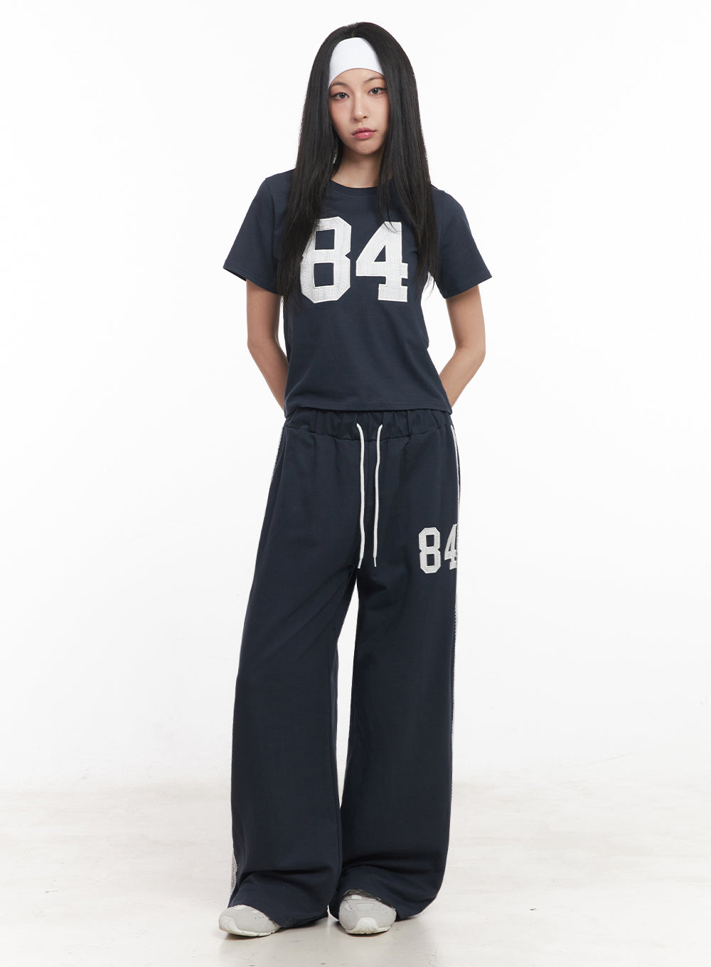 lace-embroidered-84-graphic-tee-iy516