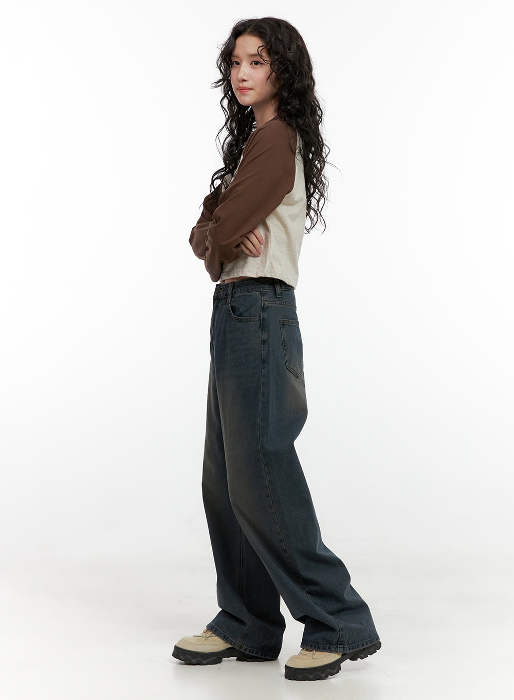 long-sleeve-raglan-printed-top-on404