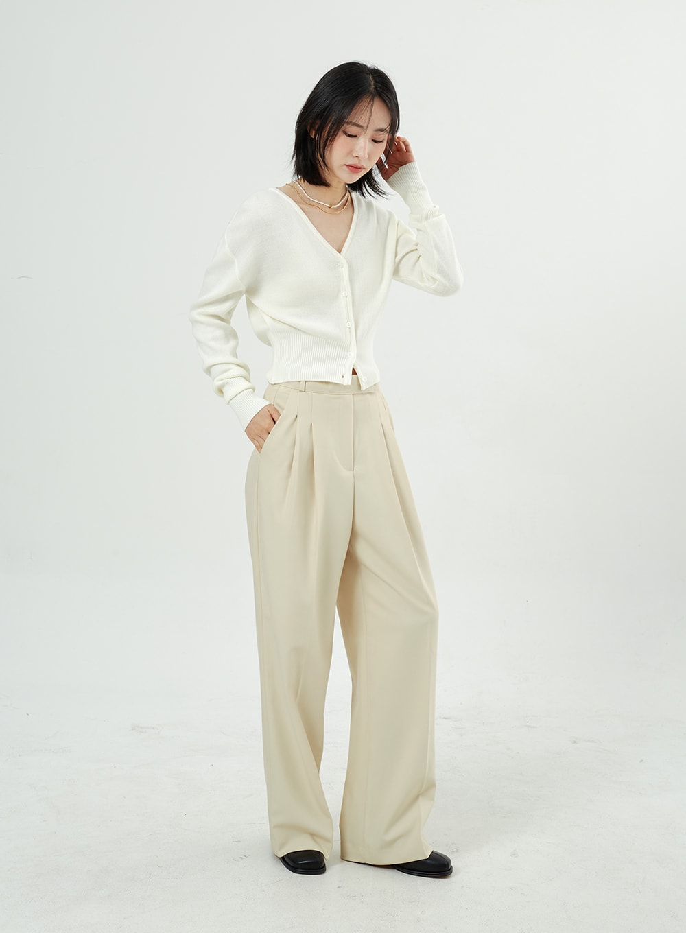 V-Neck Cropped Cardigan OM307