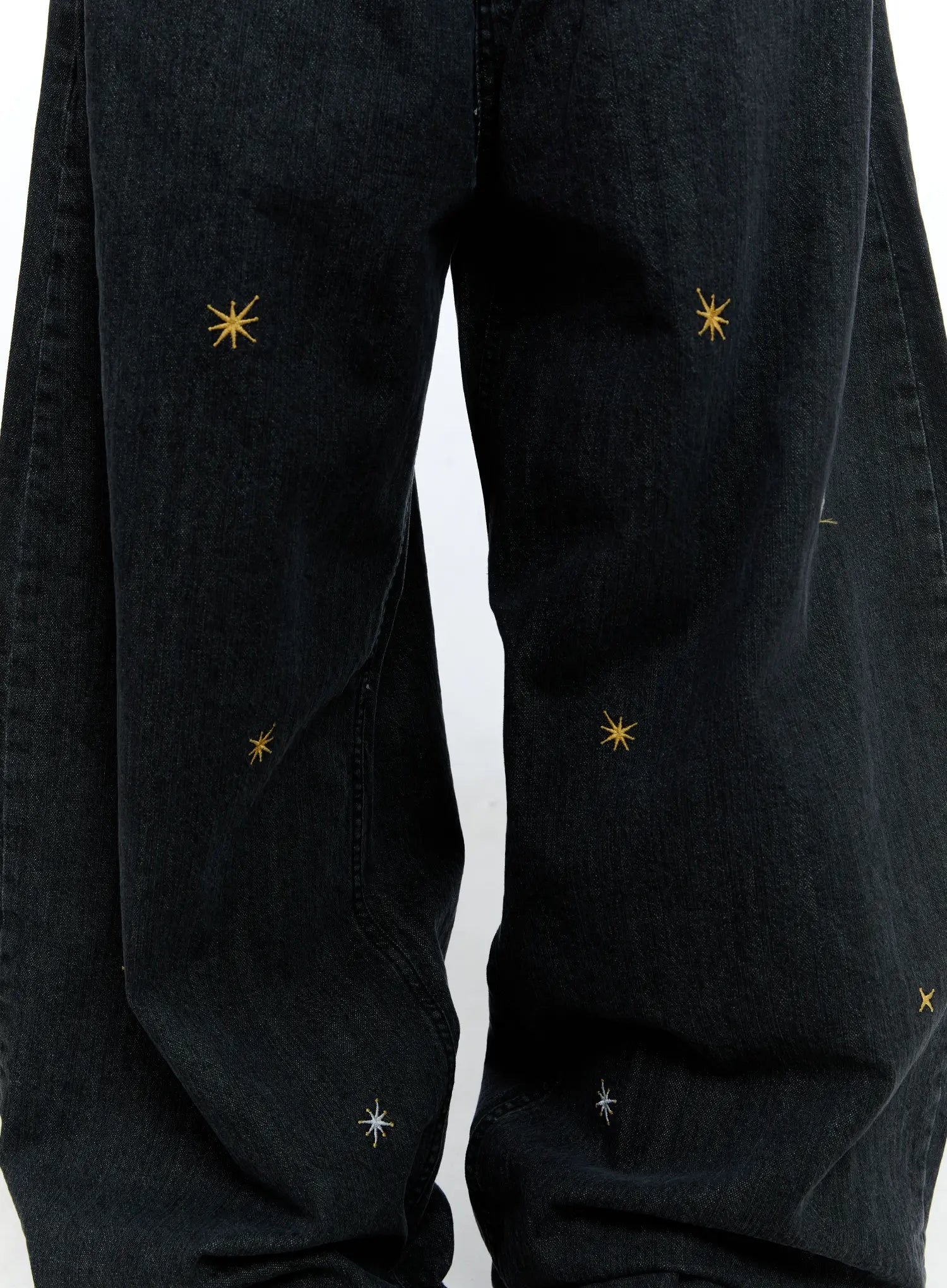 wynter-star-embroidered-denim-jeans-cg507