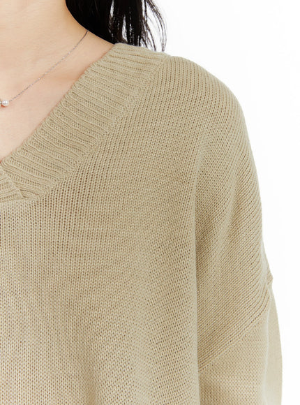 cozy-v-neck-wool-sweater-om408