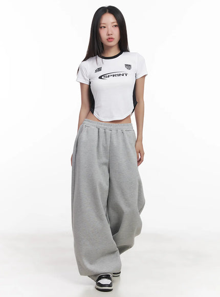 two-tone-graphic-crop-top-cu517