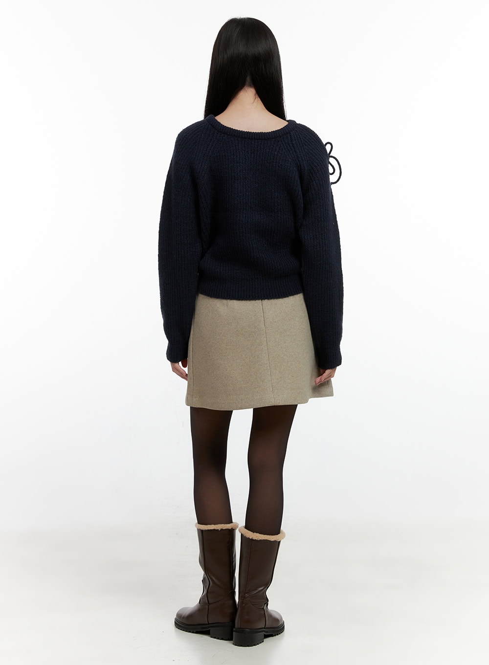 shoulder-cut-out-sweater-on408