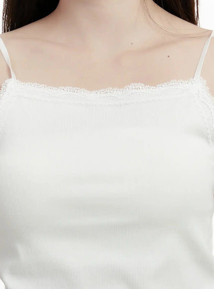 lace-trim-sleeveless-top-ij521