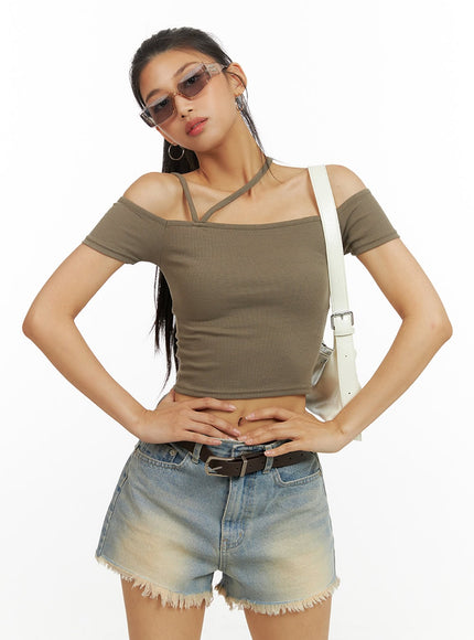 off-shoulder-strap-crop-top-iu412