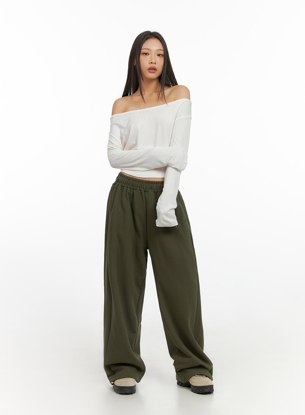 classic-cotton-wide-fit-sweatpants-is427