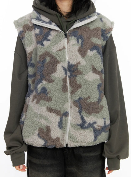 oversized-camo-fleece-vest-cj523