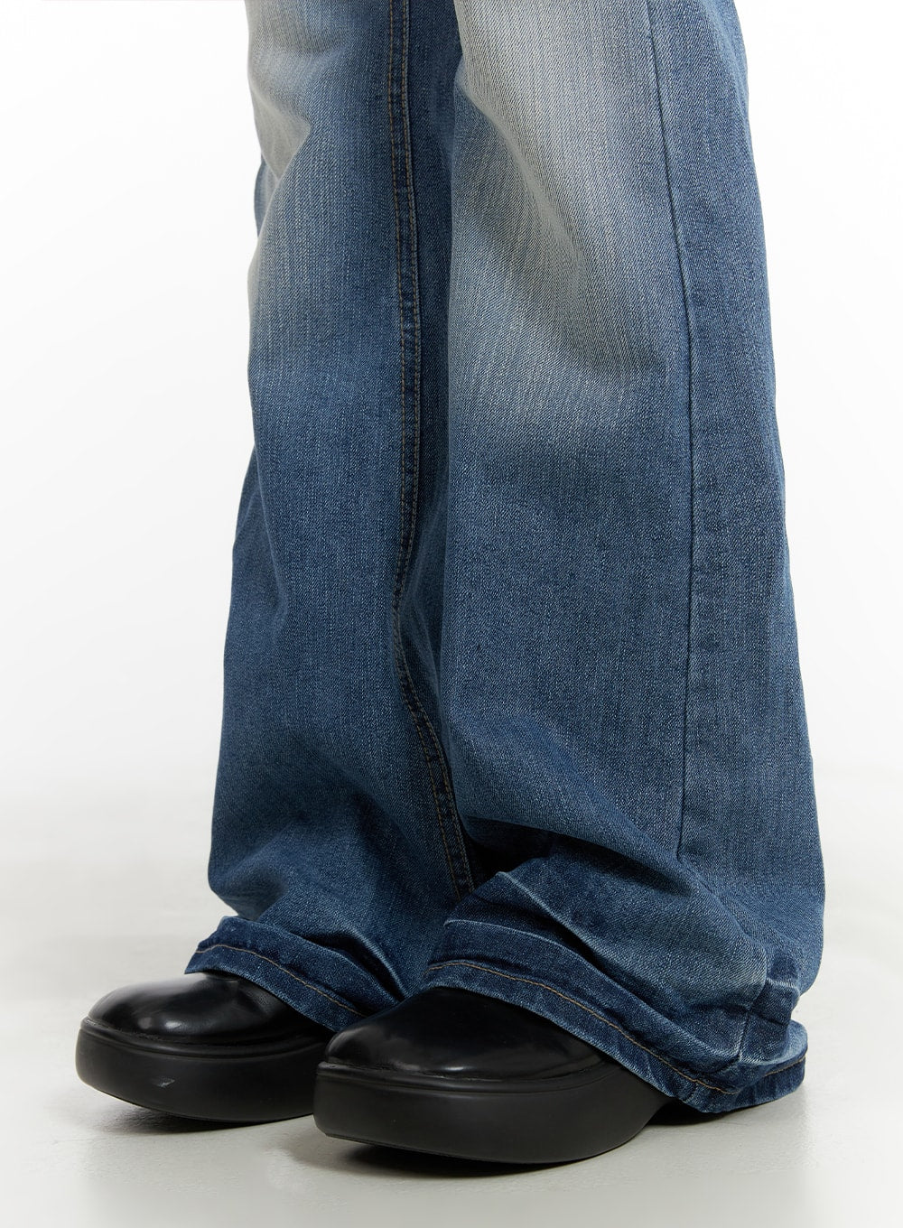 washed-low-waist-bootcut-jeans-ca412