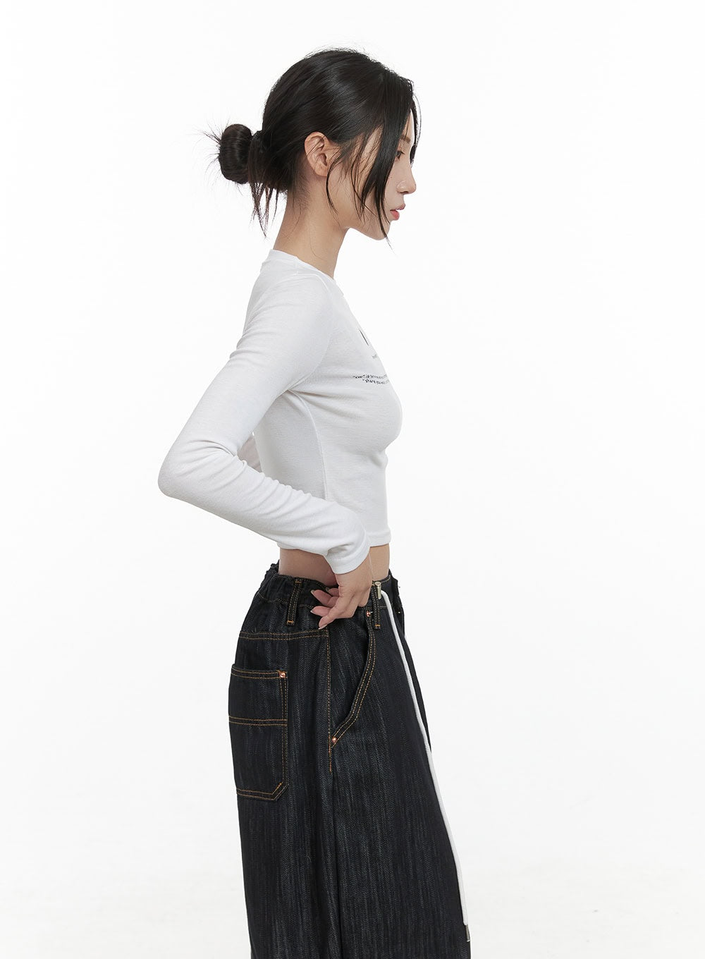 chic-letter-print-long-sleeve-crop-top-cs430