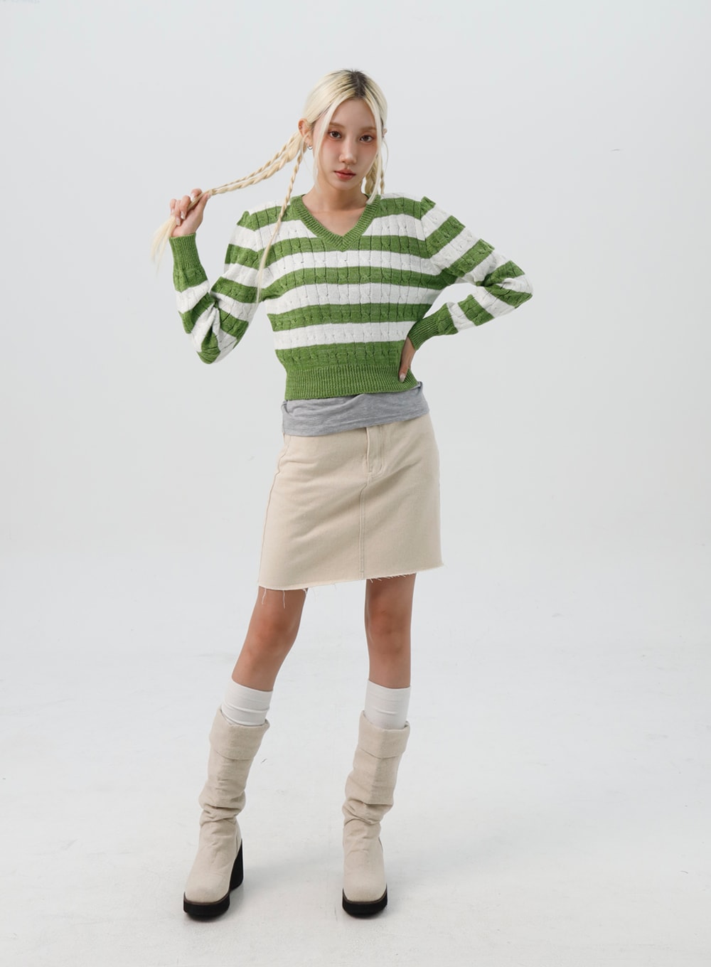 striped-v-neck-sweater-is307
