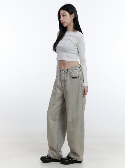 Essential Slim-Fit Long-Sleeve Crop Top CJ520