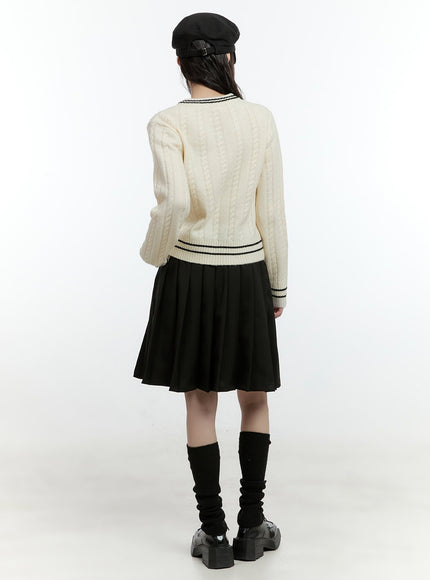 Cable-Knit V-Neck Sweater CF506