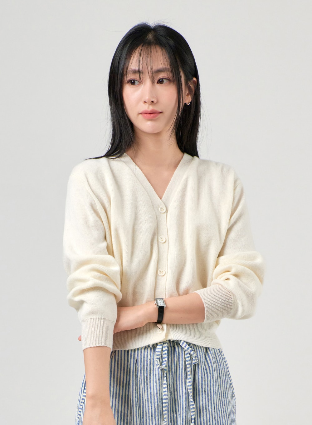 solid-v-neck-buttoned-cardigan-of406