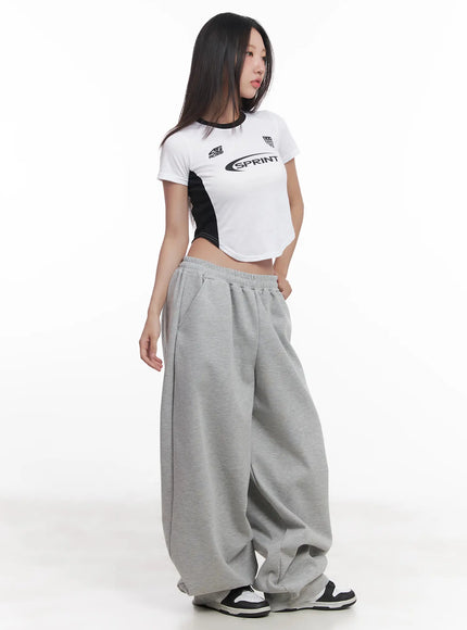 two-tone-graphic-crop-top-cu517