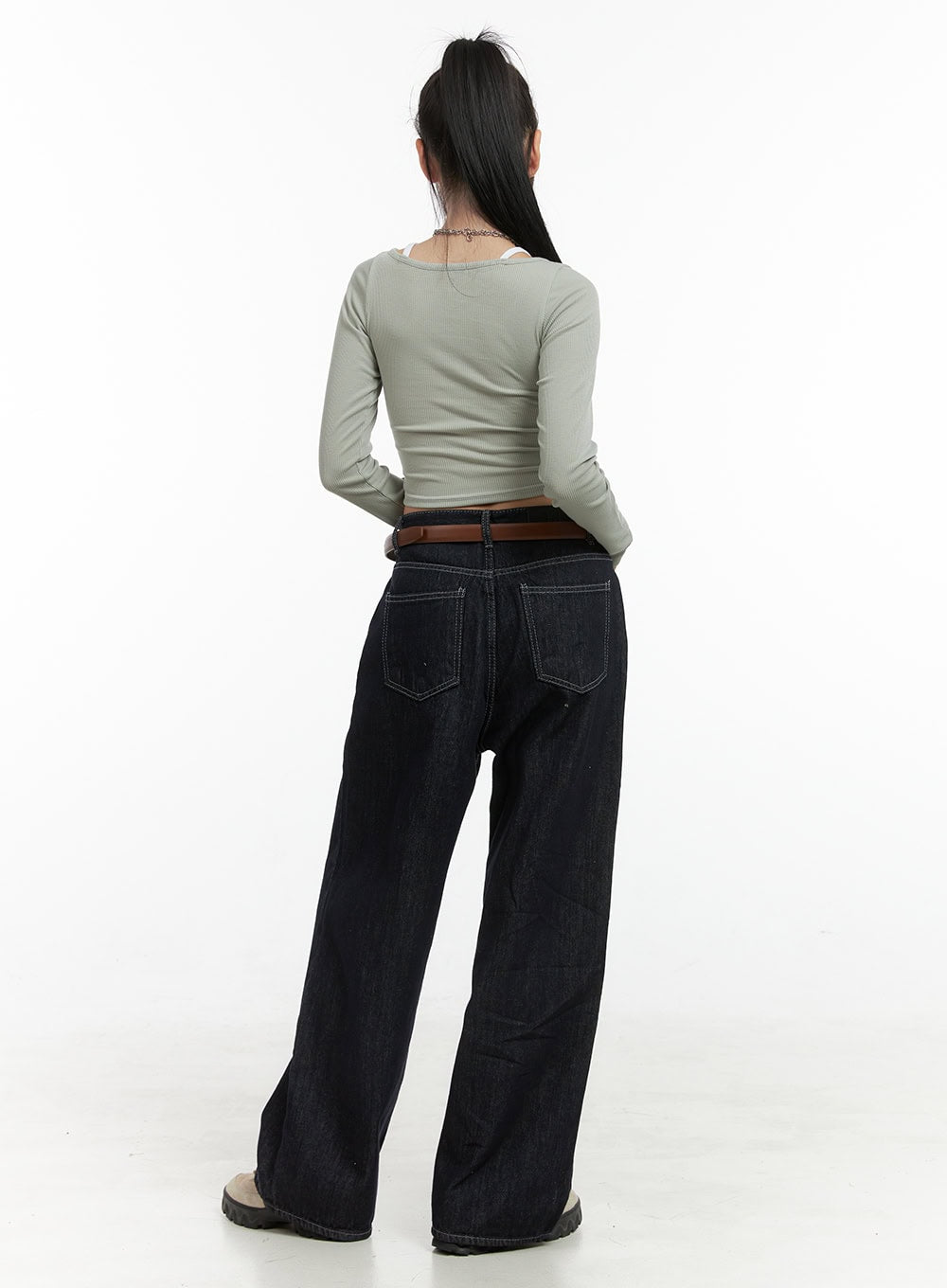 ribbed-button-v-neck-crop-top-os410