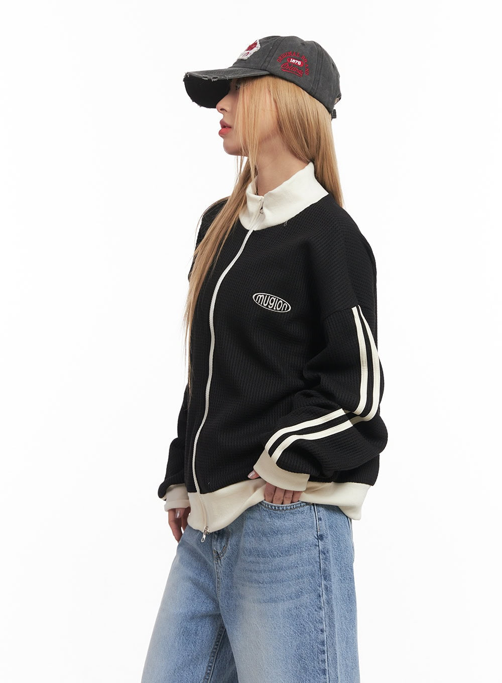 embroidered-knit-zip-up-track-jacket-cm506