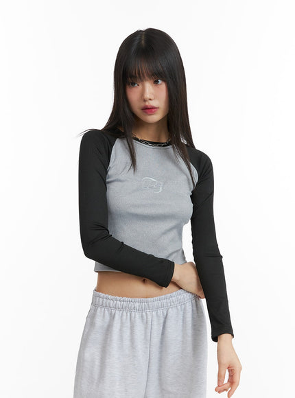 slim-fit-graphic-crop-top-cj412