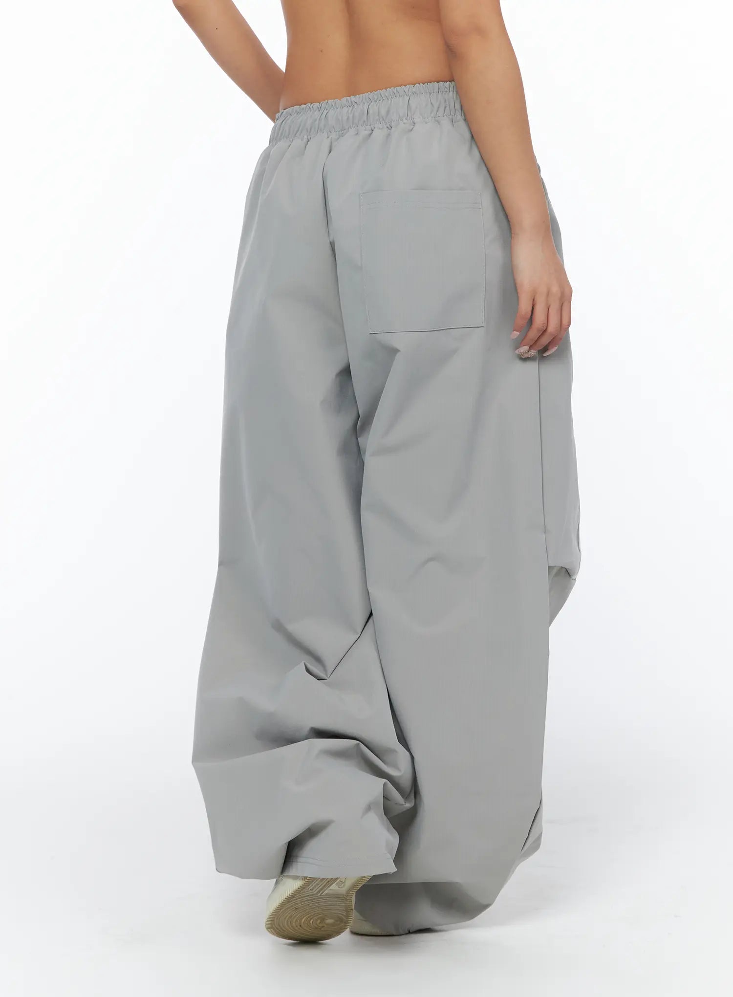 wide-leg-athletic-pants-with-stripe-detail-ca516