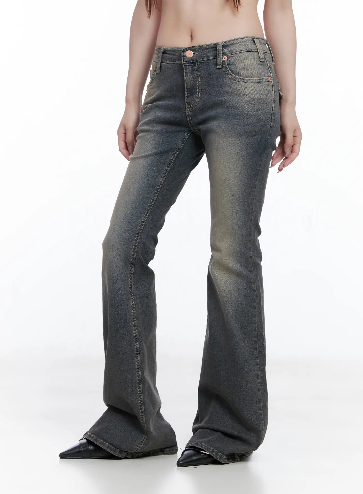sumin-low-rise-flare-hip-pad-jeans-cg529