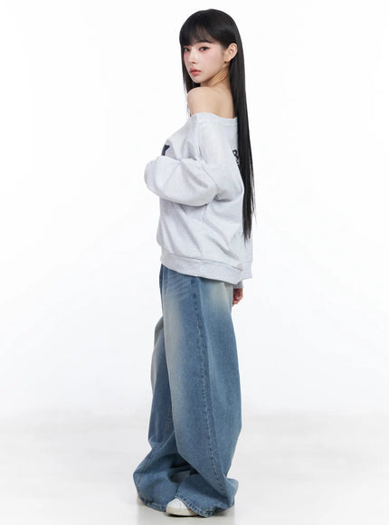 off-shoulder-graphic-sweatshirt-cf518