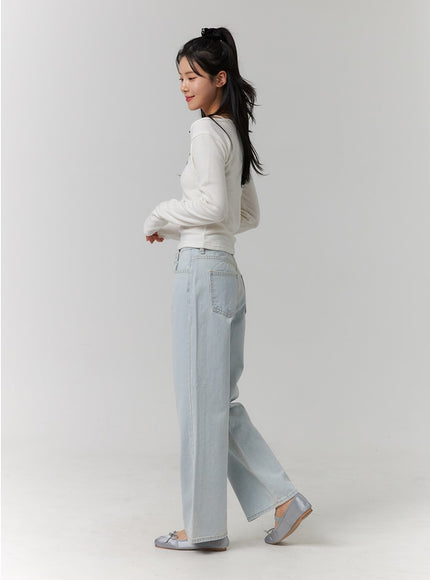 light-washed-straight-leg-jeans-oj422