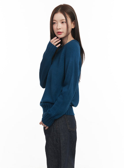 Basic Relaxed-Fit V-Neck Sweater CM512