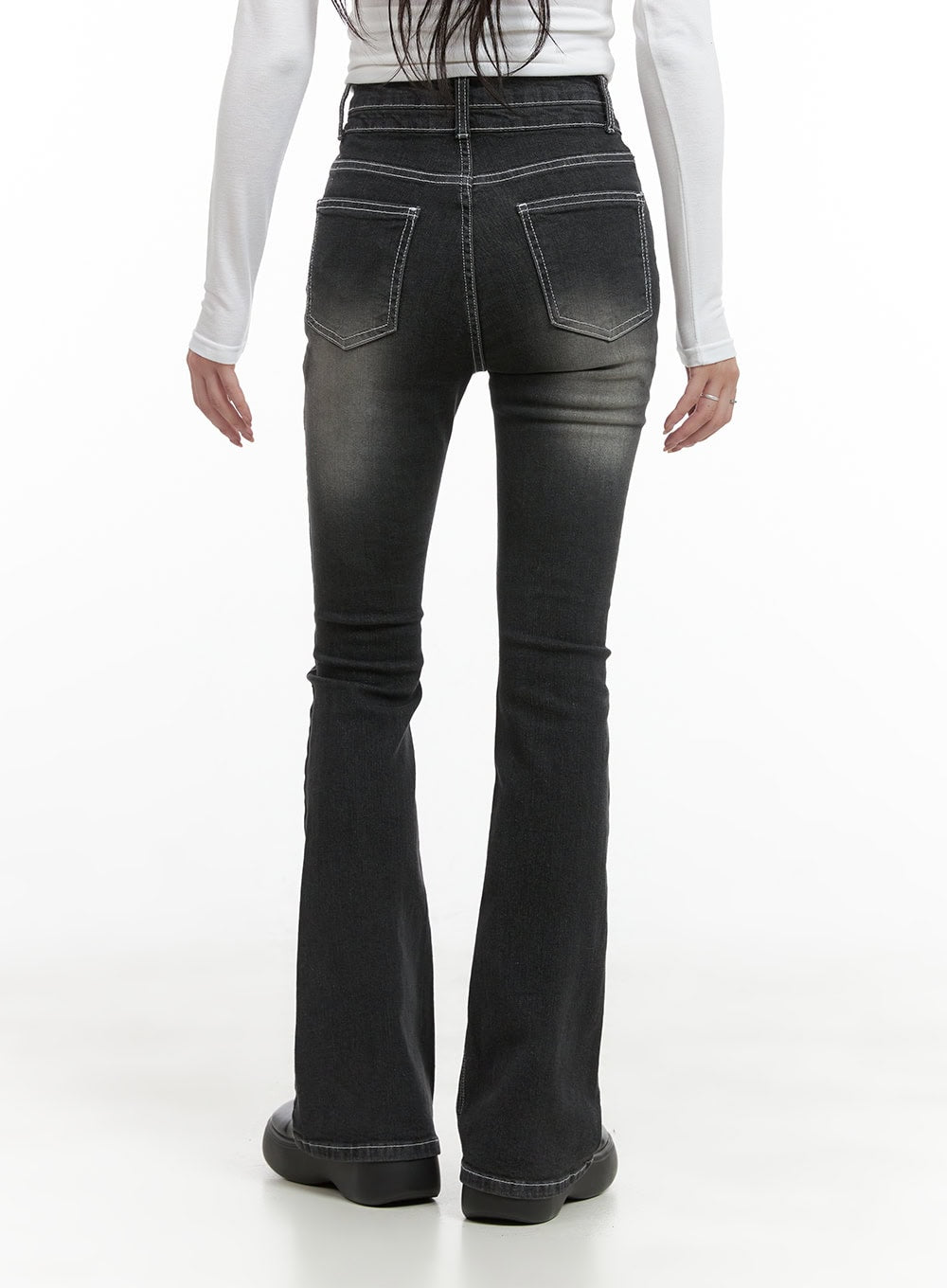 gigi-two-button-slim-bootcut-jeans-cg421
