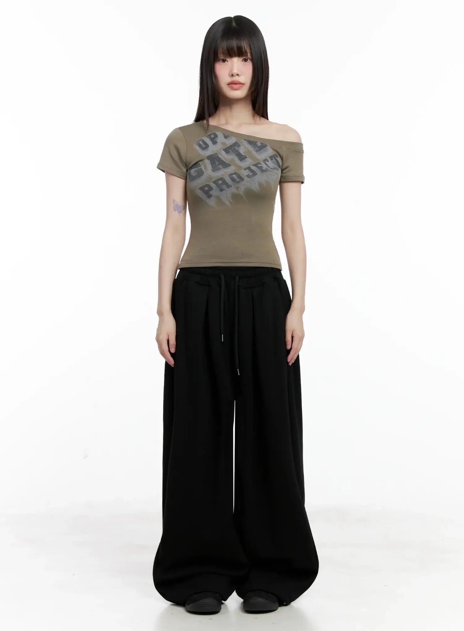 asymmetric-off-shoulder-graphic-top-il528