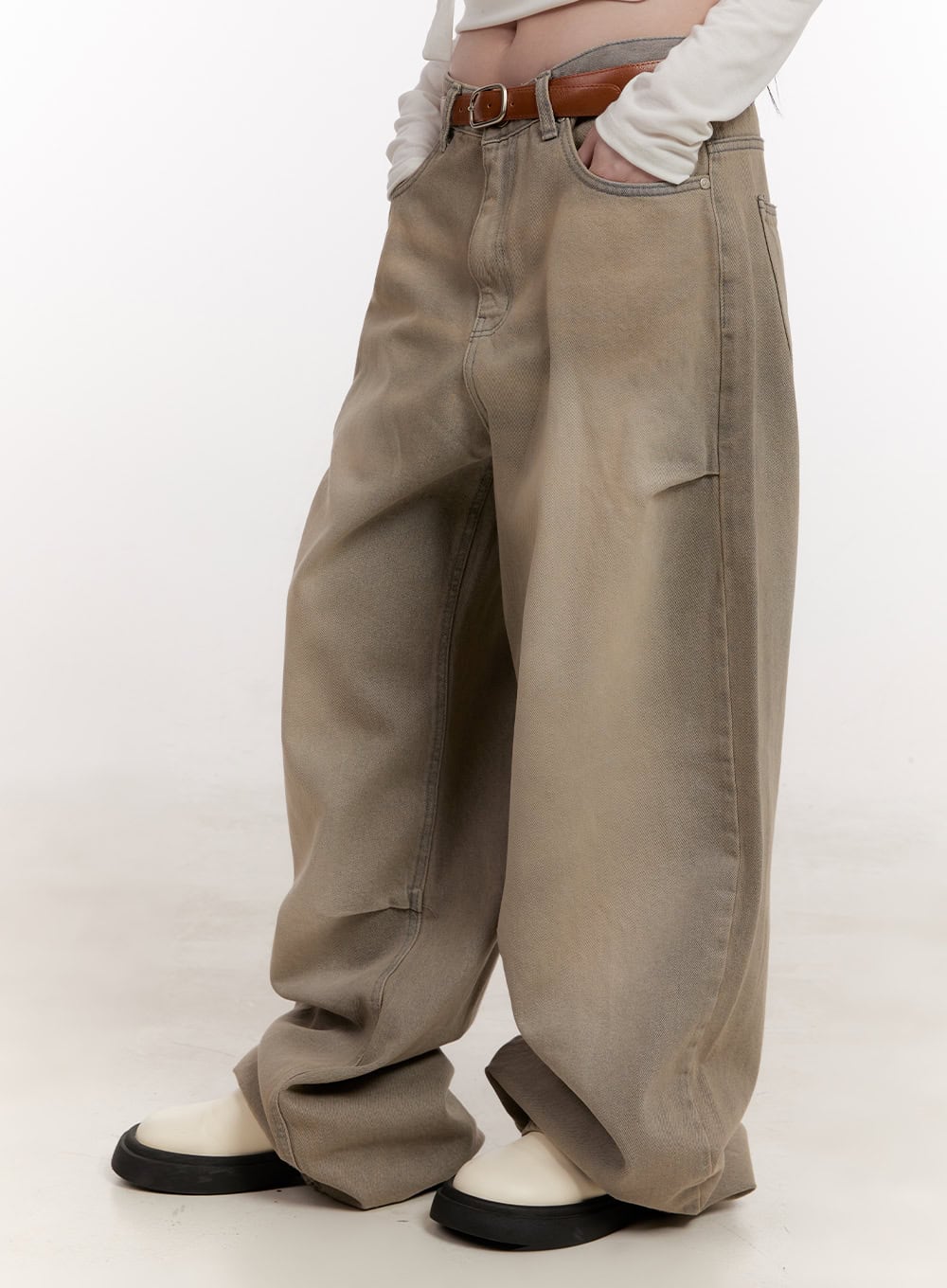 eunice-pintuck-washed-baggy-jeans-cj531