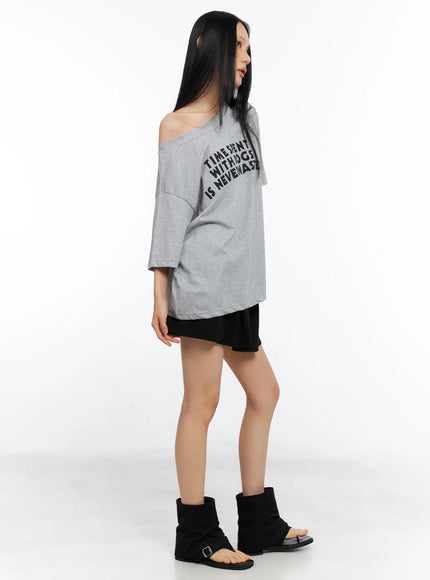 off-shoulder-relaxed-fit-graphic-tee-cl530