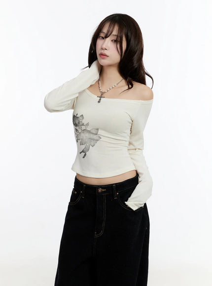 off-shoulder-printed-long-sleeve-top-cn524 / Whtie