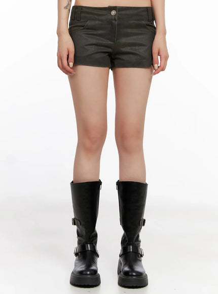 low-rise-faux-leather-shorts-is508