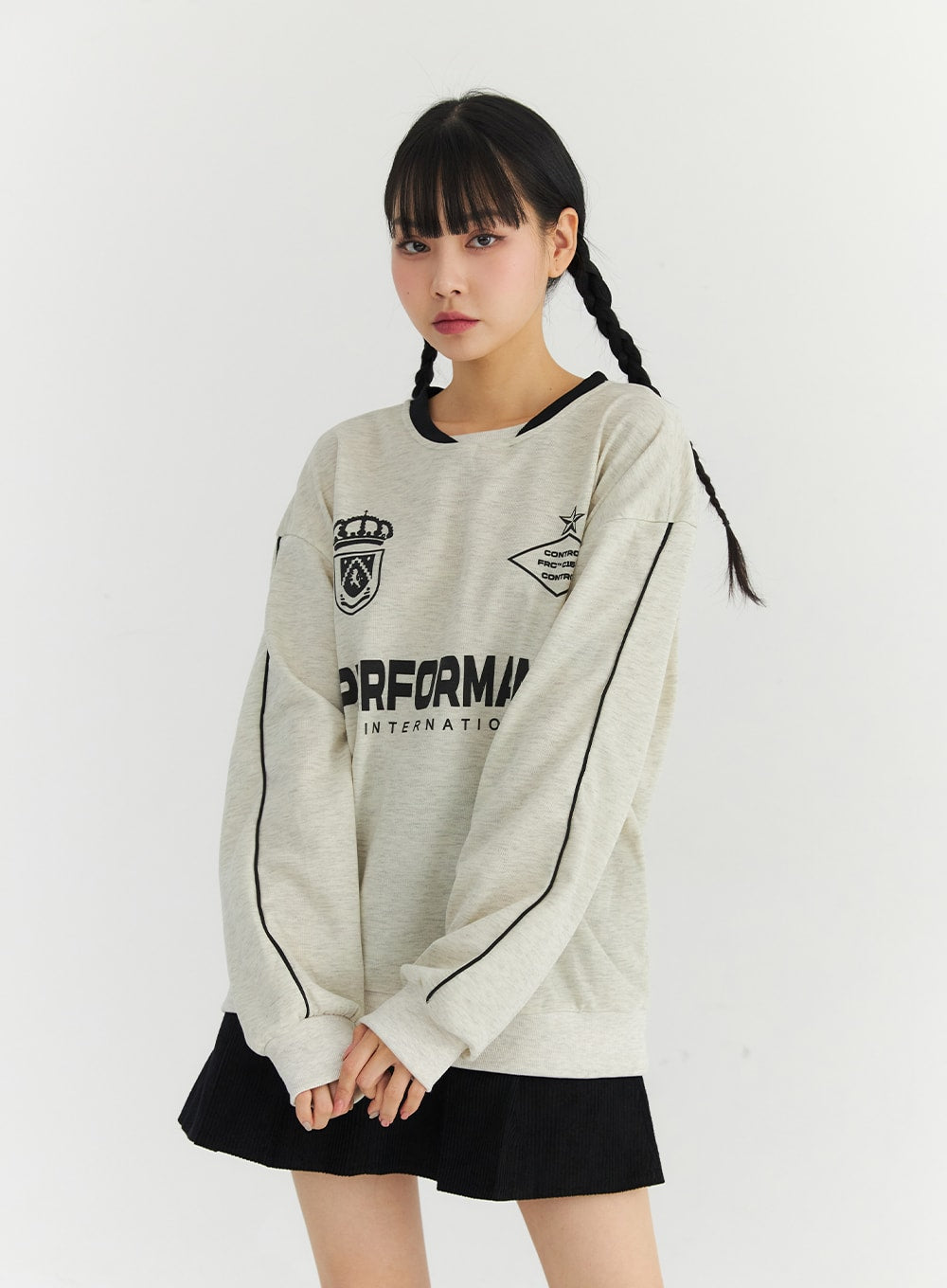 loose-fit-graphic-sweatshirt-co330