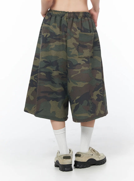 camouflage-patterned-bermuda-shorts-cy508