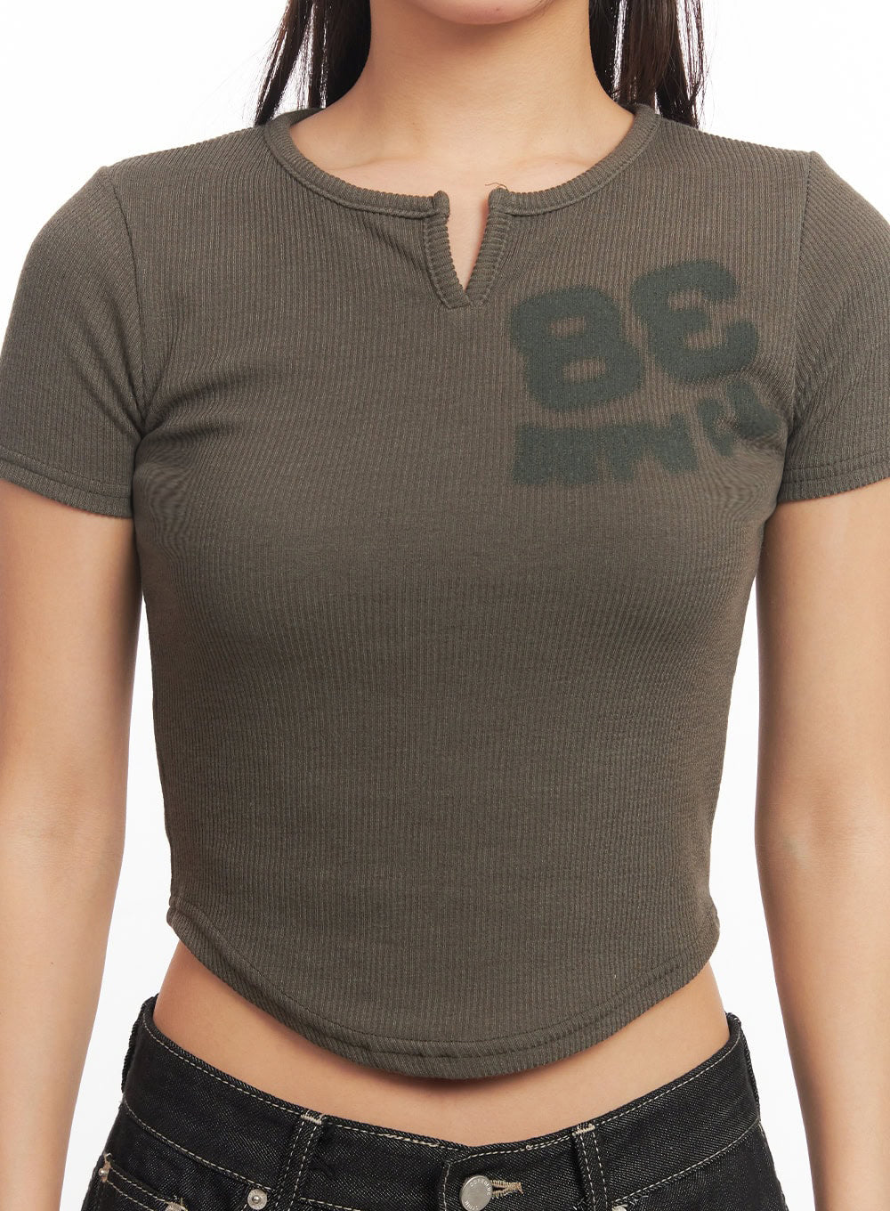 tomboy-graphic-crop-top-ia524