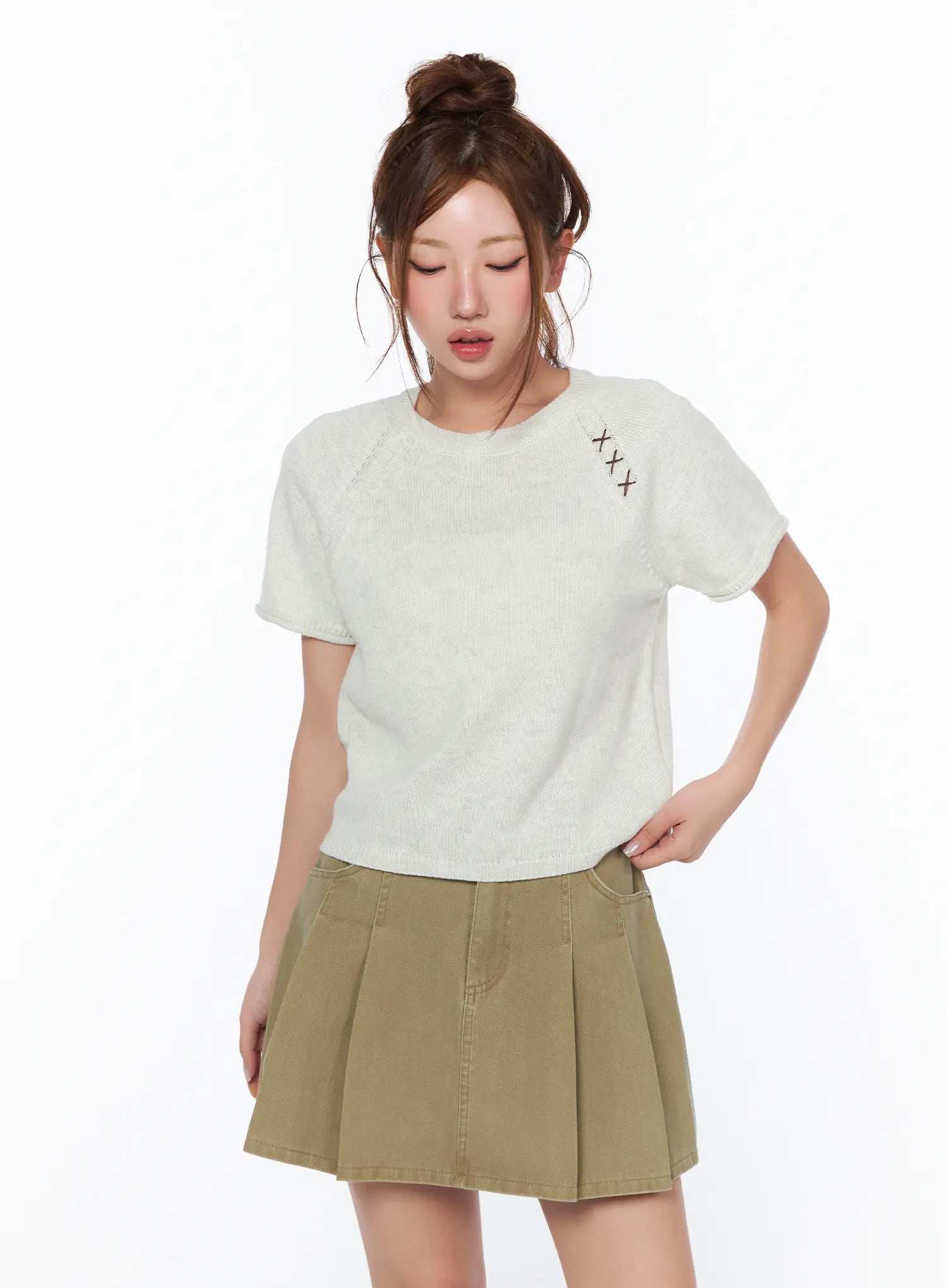 stitch-detail-short-sleeve-knit-top-ca514 / Light beige