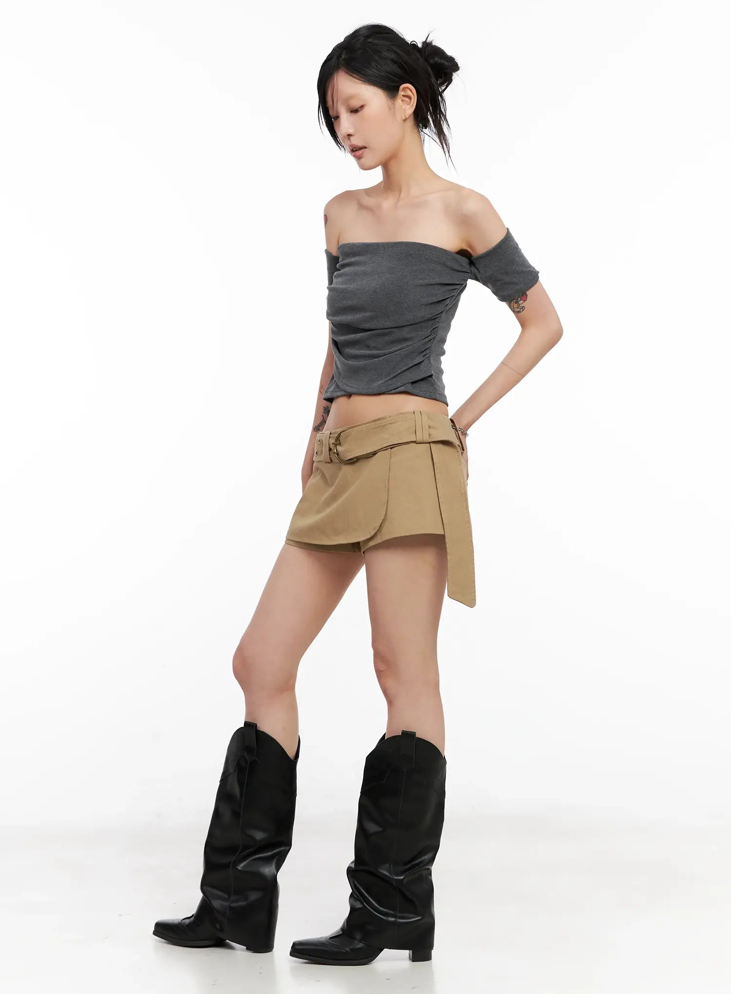 eyelet-belt-mini-skirt-cl528