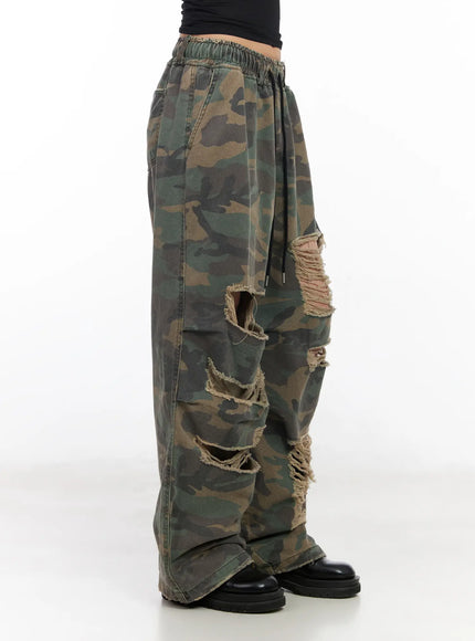 distressed-wide-leg-camo-pants-cd1202