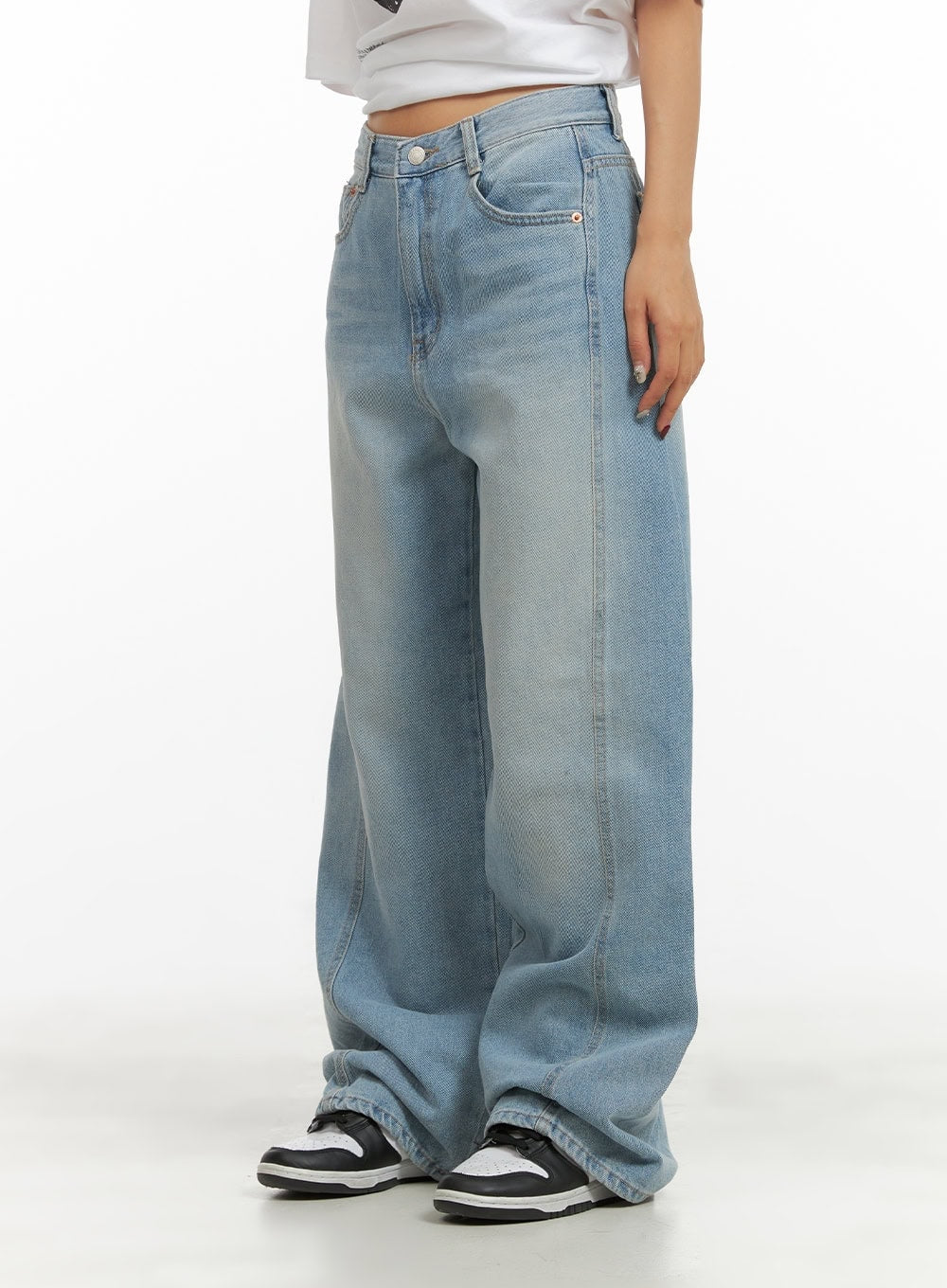 light-washed-wide-leg-jeans-cy423