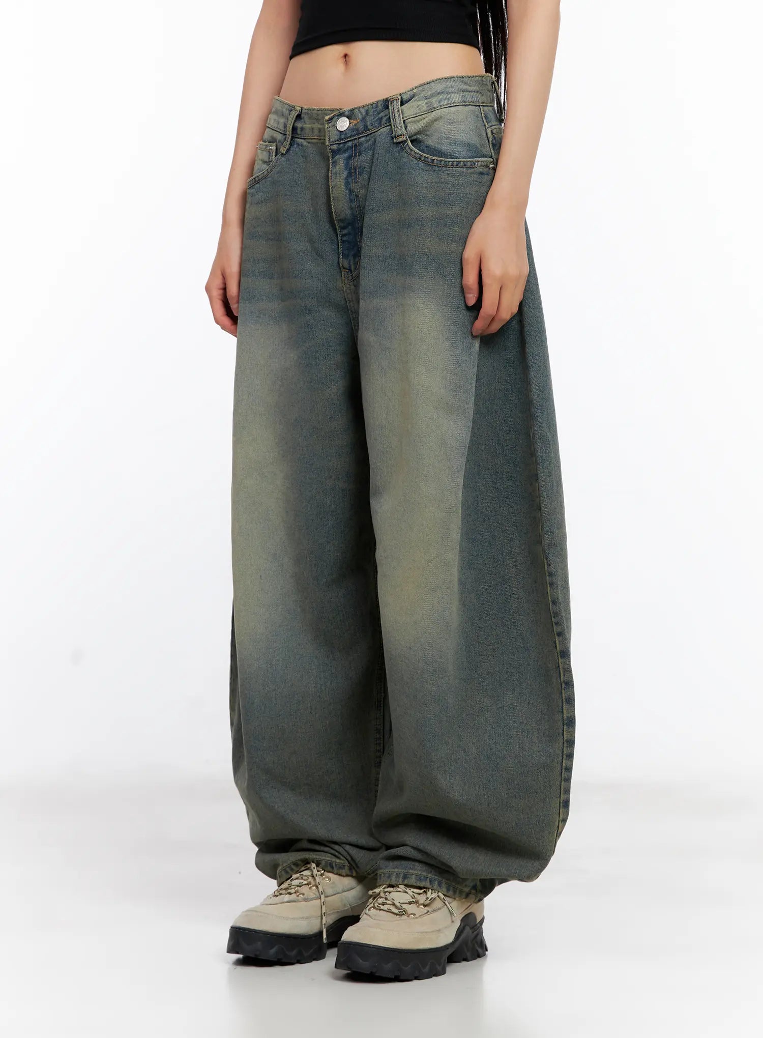 Chowon Washed Wide-Leg Denim Jeans CL530